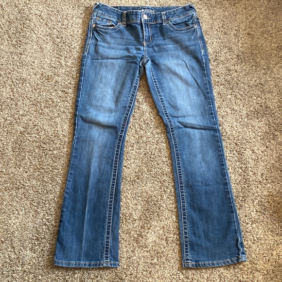Maurices Jeans 5/6 Short - Picture 2 of 6